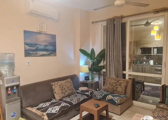 Dağ evi غرفتين ارضى بجنينه صف اول بحر و بسين بقرية كورنادو مارينا السخنه للعائلات فقط او جروب بنات *