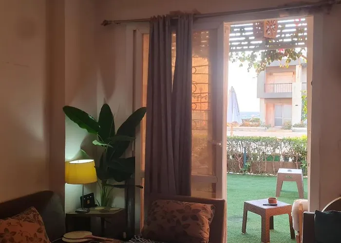 Dağ evi غرفتين ارضى بجنينه صف اول بحر و بسين بقرية كورنادو مارينا السخنه للعائلات فقط او جروب بنات Ain Sukhna