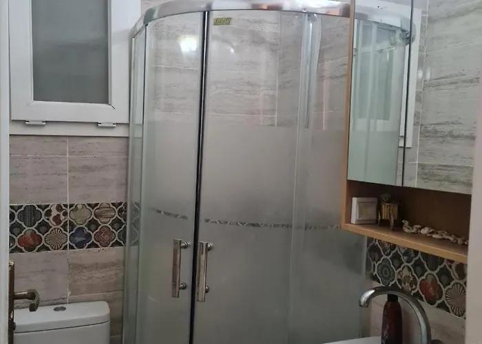 غرفتين ارضى بجنينه صف اول بحر و بسين بقرية كورنادو مارينا السخنه للعائلات فقط او جروب بنات * Ain Sukhna