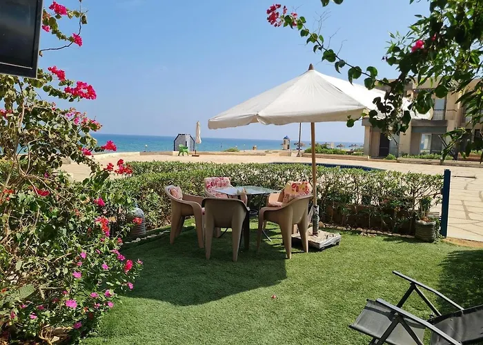 Dağ evi غرفتين ارضى بجنينه صف اول بحر و بسين بقرية كورنادو مارينا السخنه للعائلات فقط او جروب بنات *