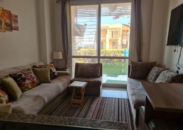 Dağ evi غرفتين ارضى بجنينه صف اول بحر و بسين بقرية كورنادو مارينا السخنه للعائلات فقط او جروب بنات *
